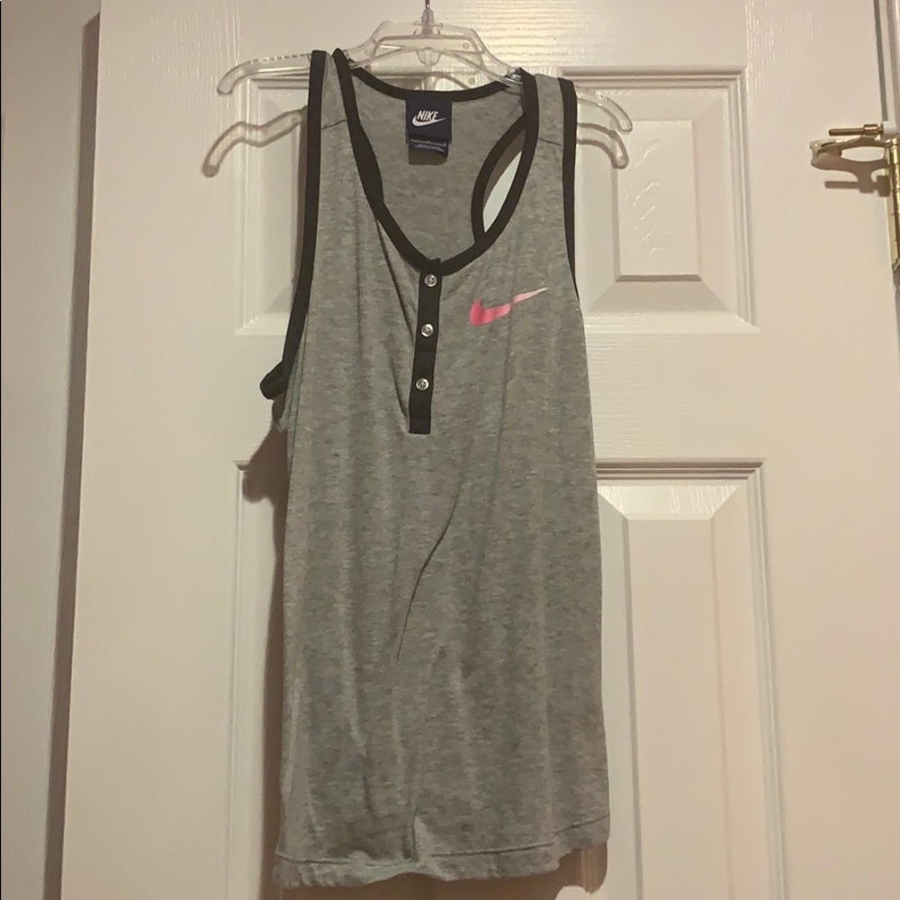 grey nike tank top